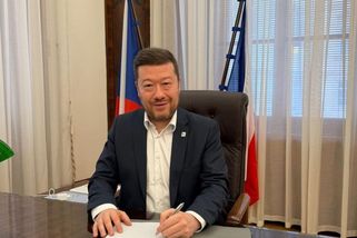 Hrdina Okamura se chlubil potleskem. V Rusku psali o bouřlivých ovacích celého sálu